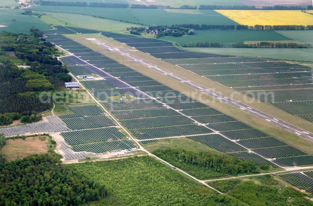 Neuhardenberg from above - Solar Park - Solar power plant and photovoltaic system BaySolar Projekt GmbH on the site of the airfield Neuhardenberg in Brandenburg