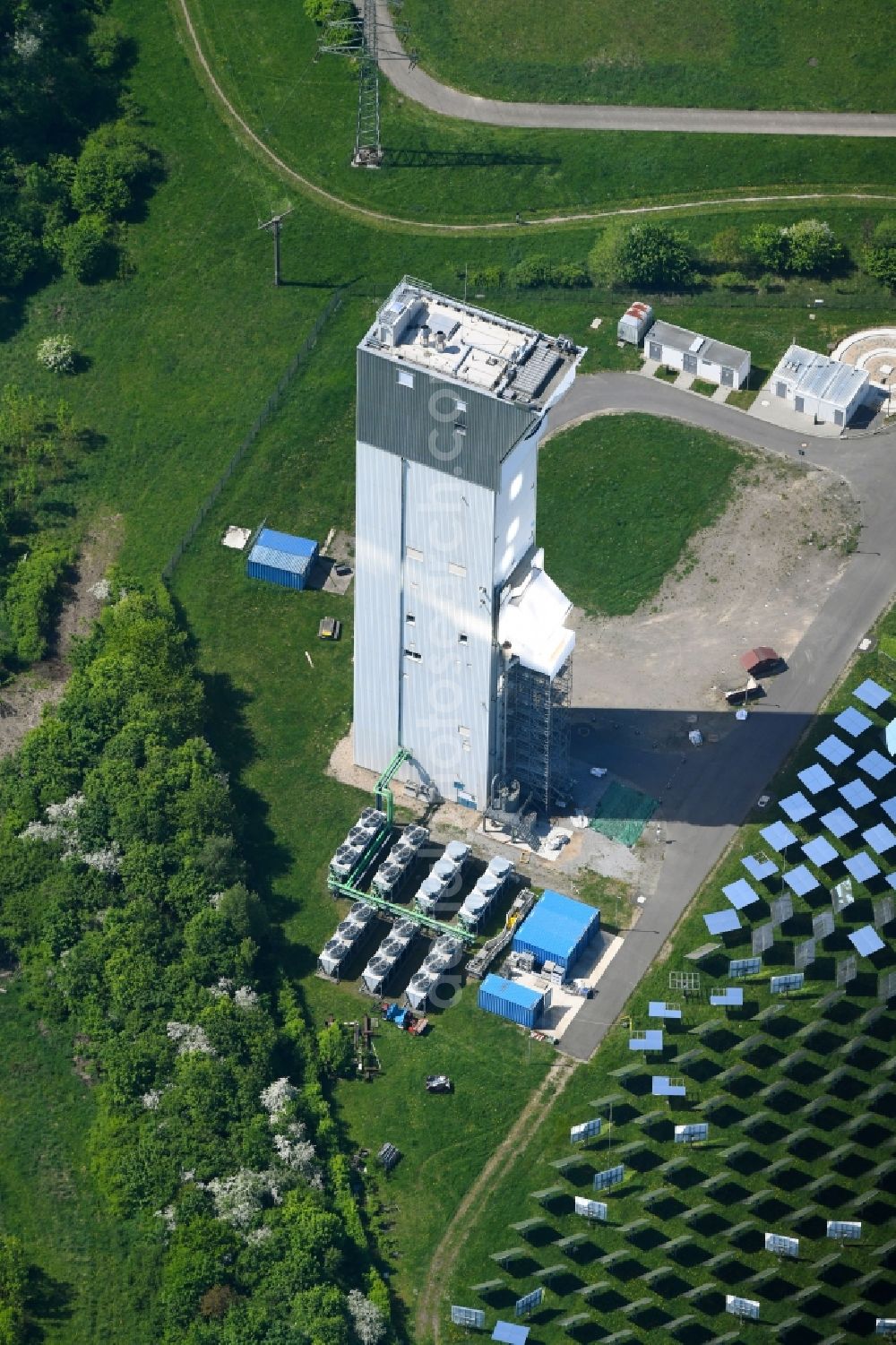 Jülich from above - Panel line up of the Photovoltaik arrangement and solar park or solar-thermal test power station with solar tower in Juelich in the federal state North Rhine-Westphalia, Germany