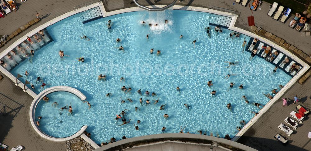 Aerial photograph Hamm - Das Sole-Außenbecken in der Maximare Erlebnistherme Bad Hamm Gmbh in Hamm, Nordrhein-Westfalen. Brine outdoor pool in the Maximare thermal bath in Hamm, Nordrhein-Westfalen.