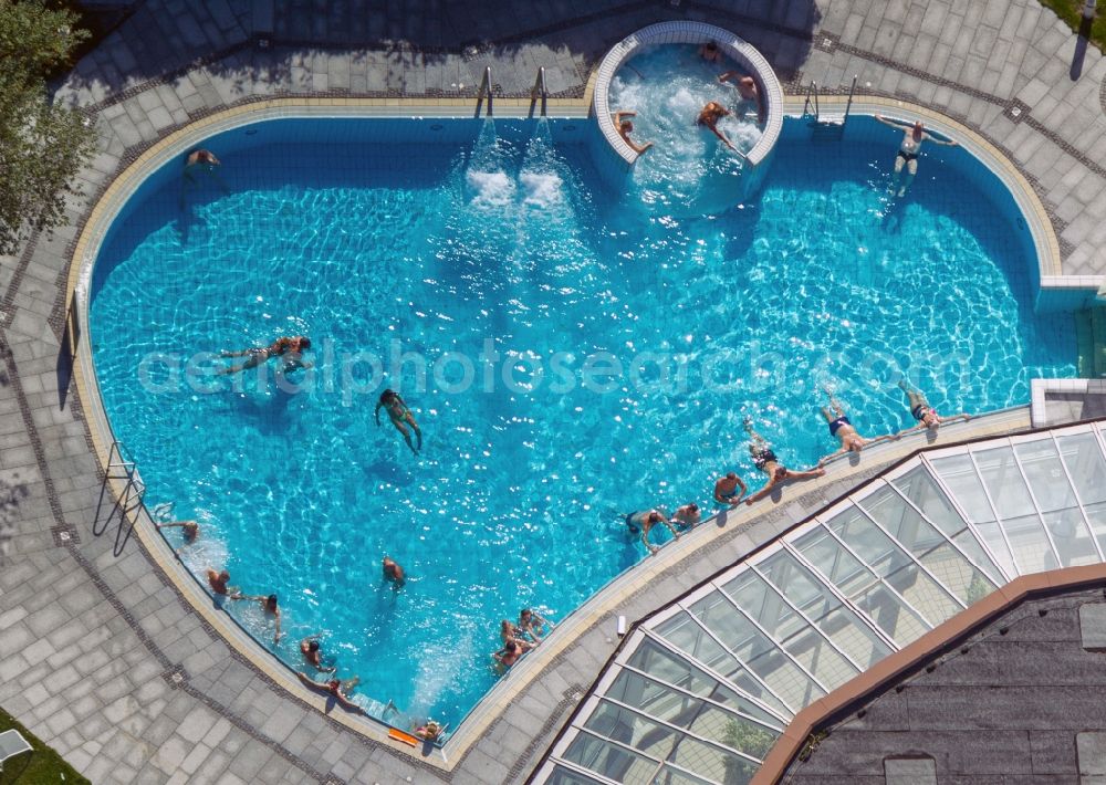 Gelsenkirchen from the bird's eye view: View of the brine bath in the health park in Gelsenkirchen in the state North Rhine-Westphalia. The health park is park of the park Nienhausen