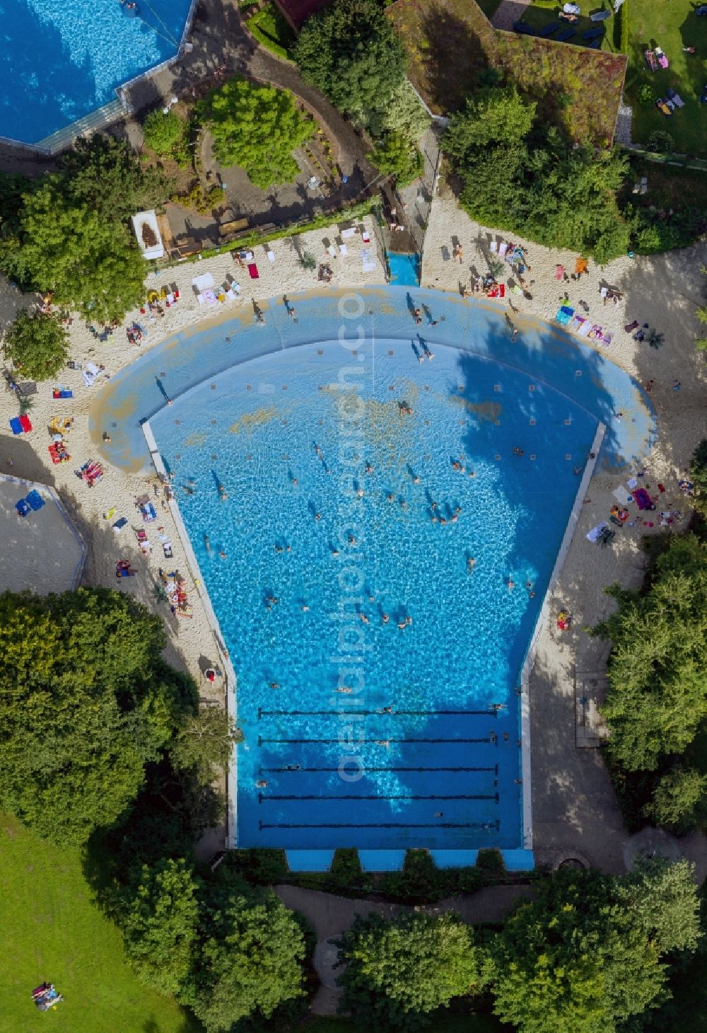 Aerial photograph Dortmund - View of the in the brine bath Wischlingen in Dortmund in the state North Rhine-Westphalia. The brine bath offers a heated ope-air pool, a brine bath and saunas