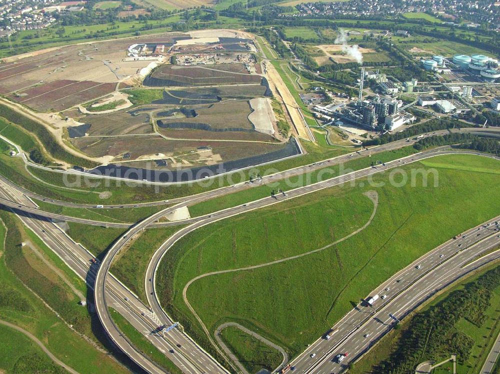 Leverkusen (NRW) from the bird's eye view: 29.08.2005 Leverkusen (NRW) Blick auf die Sonderabfall-Deponie Leverkusen-Bürrig. Die Deponie hat eine Fläche von 60 ha. In 60 Jahren wird die Deponie eine Gesamthöhe von 60 Metern erreichen. Bayer Industry Services GmbH & Co. OHG 51368 Leverkusen Tel.: +49-(0)214 / 30-1