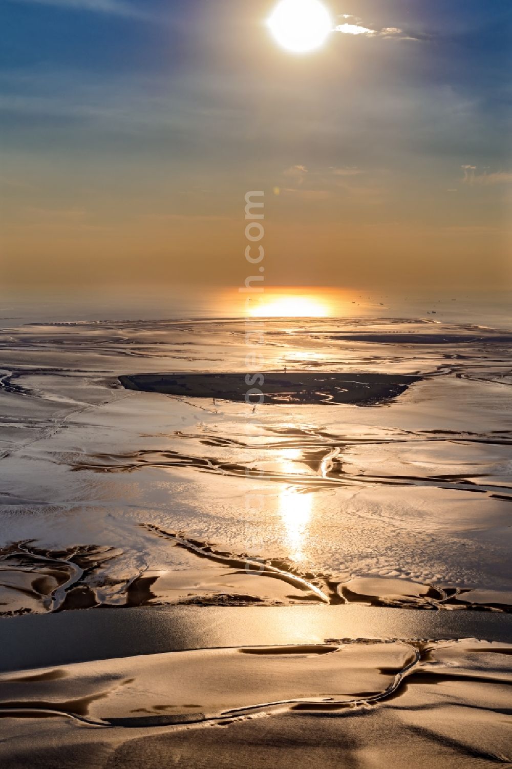 Cuxhaven from the bird's eye view: Sunset over the Wadden Sea landscape on the North Sea coast in Cuxhaven in the state, Germany