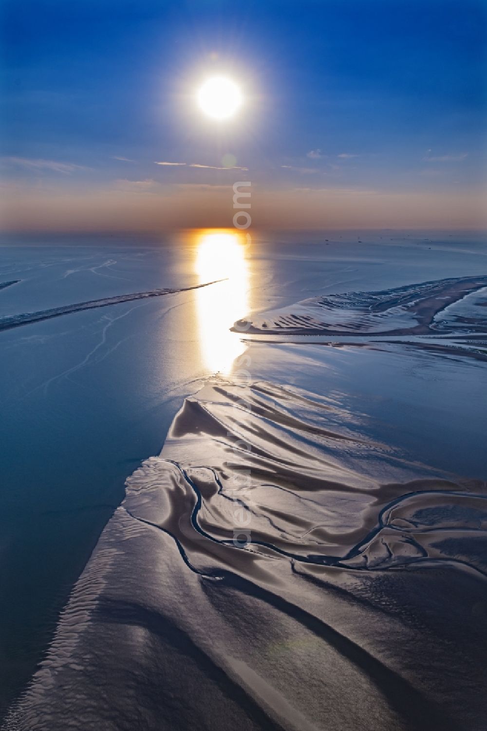 Cuxhaven from the bird's eye view: Sunset over the Wadden Sea landscape on the North Sea coast in Cuxhaven in the state, Germany