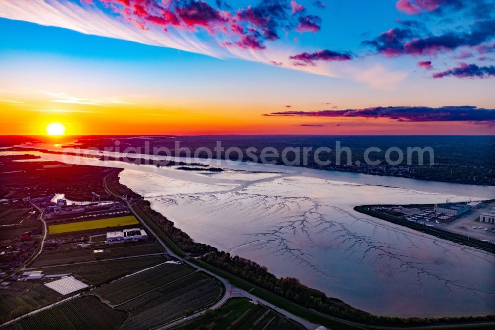 Aerial photograph Hamburg - Sunset over the countryside the course of the river Elbe at Muehlenberger Loch in the district Finkenwerder in Hamburg, Germany