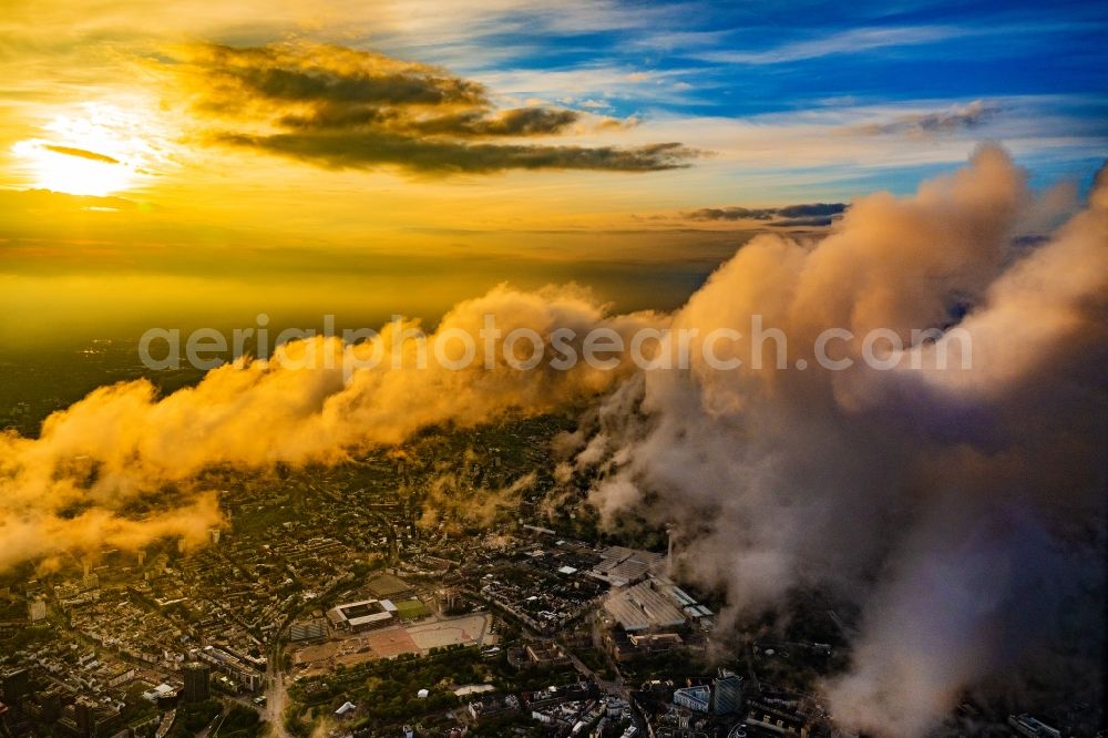 Aerial photograph Hamburg - Sunset and Clouds on the facility grounds of the arena of the stadium Millerntor- Stadion in am Heiligengeistfeld in the St. Pauli district in Hamburg, Germany