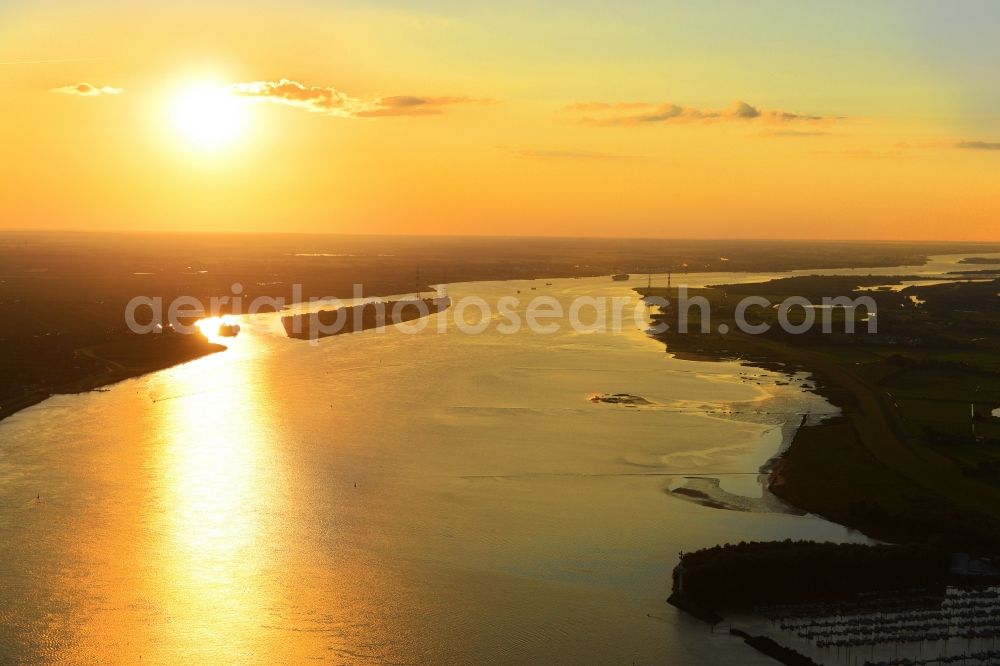 Aerial photograph Wedel - Sunrise over the countryside on Elbe river in Wedel in the state Schleswig-Holstein