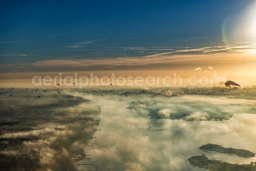 Aerial image Hamburg - Sunrise over the countryside on with Fruehnebel bedeckten Elbe - Flussverlauf in the district Finkenwerder in Hamburg, Germany