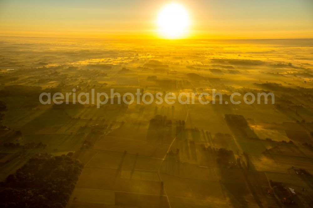 Aerial photograph Hamm - Sunrise over the scenery of the eastern edge of town with farms and farming communities in Hamm in North Rhine-Westphalia