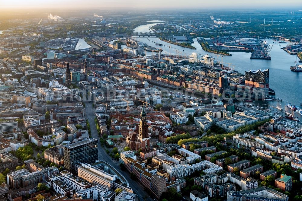 Aerial image Hamburg - The city center in the downtown area overlooking the Hauptkirche Sankt Michaelis on Strasse Englische Planke in Hamburg, Germany