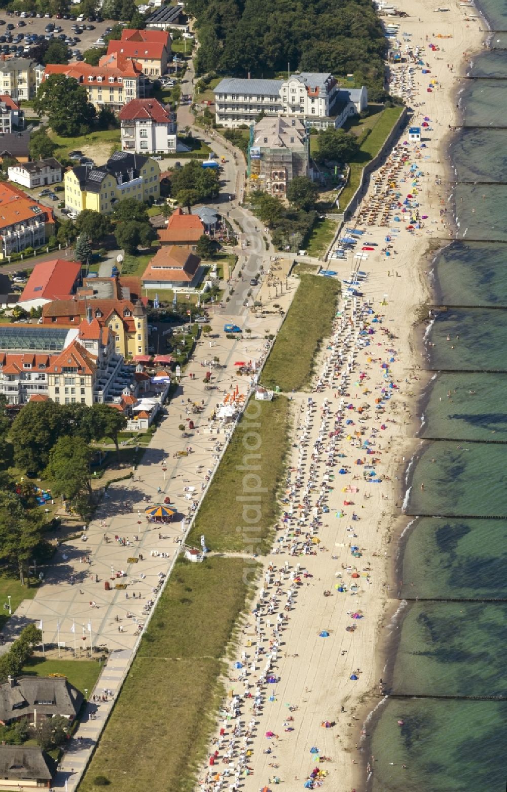 Aerial photograph Kühlungsborn - Sunbathing, swimming and relaxing on the Baltic Sea - beach in Kuehlungsborn in Mecklenburg-Western Pomerania