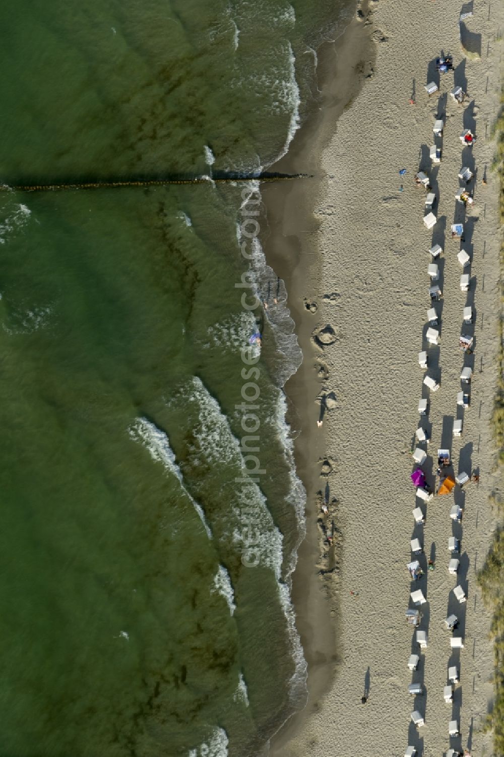 Aerial image Zingst - Sunbathing, swimming and relaxing on the Baltic Sea - beach in Zingst in Mecklenburg-Western Pomerania