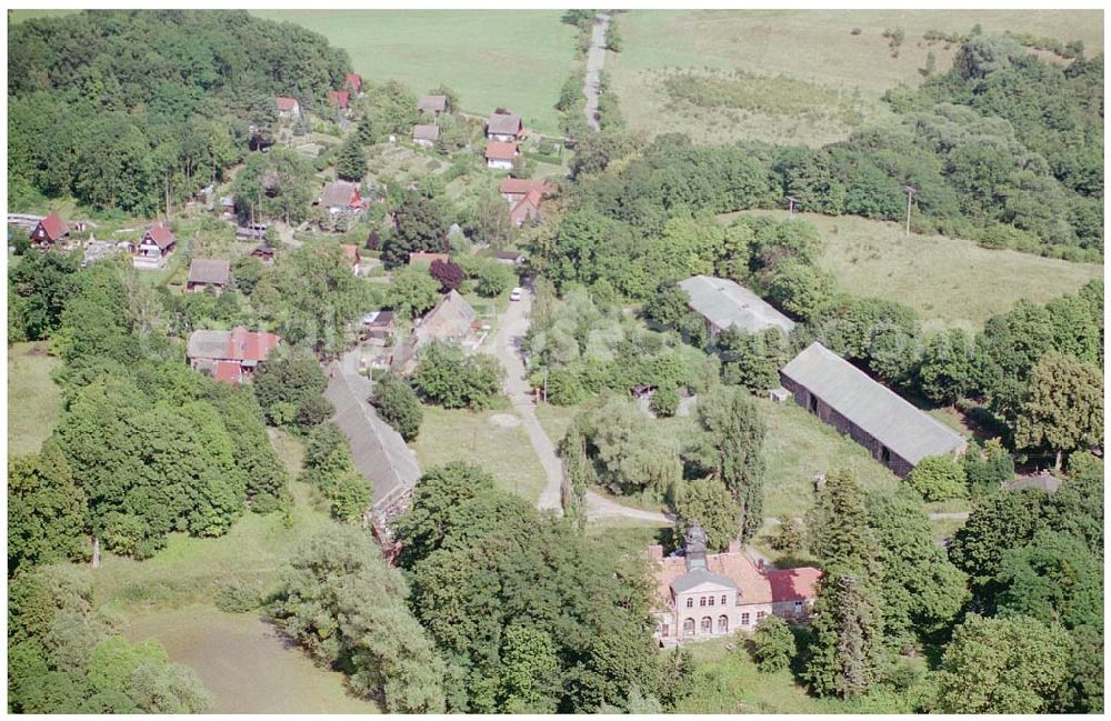 Sonnenburg from the bird's eye view: 15.08.2004, Sonnenburg bei Bad Freienwalde Blick auf den ehemaligen Landsitz Hermann Görings inmitten der Ortschaft von Sonnenburg.