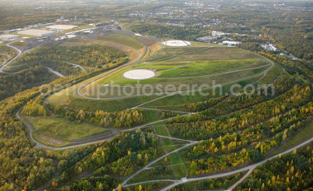 RECKLINGHAUSEN from the bird's eye view: View of Halde Hoheward with its solar clock between the cities of Recklinghausen and Herten in Nort Rhine-Westphalia. The solar clock, with its obelisk serving as a pointer, is part of the horizon oberservatory. Together with the Halde Hoppenbruch, Halde Hoheward forms the landscape park Hoheward ( formerly Emscherbruch )