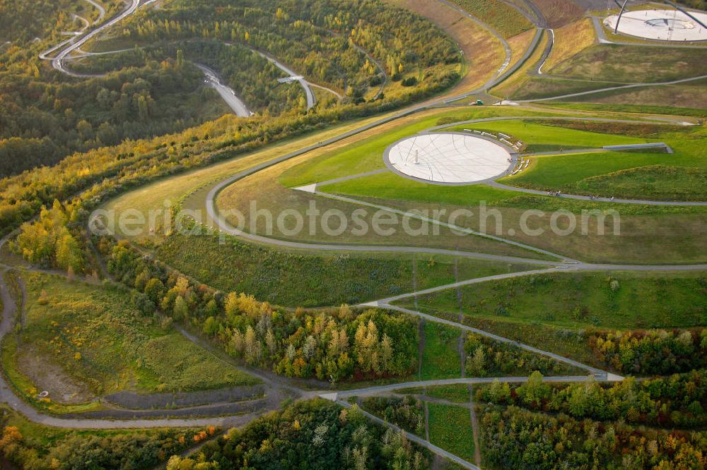 Aerial photograph RECKLINGHAUSEN - View of Halde Hoheward with its solar clock between the cities of Recklinghausen and Herten in Nort Rhine-Westphalia. The solar clock, with its obelisk serving as a pointer, is part of the horizon oberservatory. Together with the Halde Hoppenbruch, Halde Hoheward forms the landscape park Hoheward ( formerly Emscherbruch )