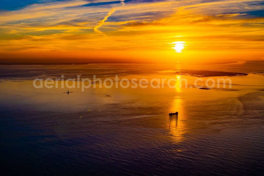 Wurster Nordseeküste from the bird's eye view: Sunset over the Outer Weser in Wurster North Sea Coast in the state Lower Saxony, Germany