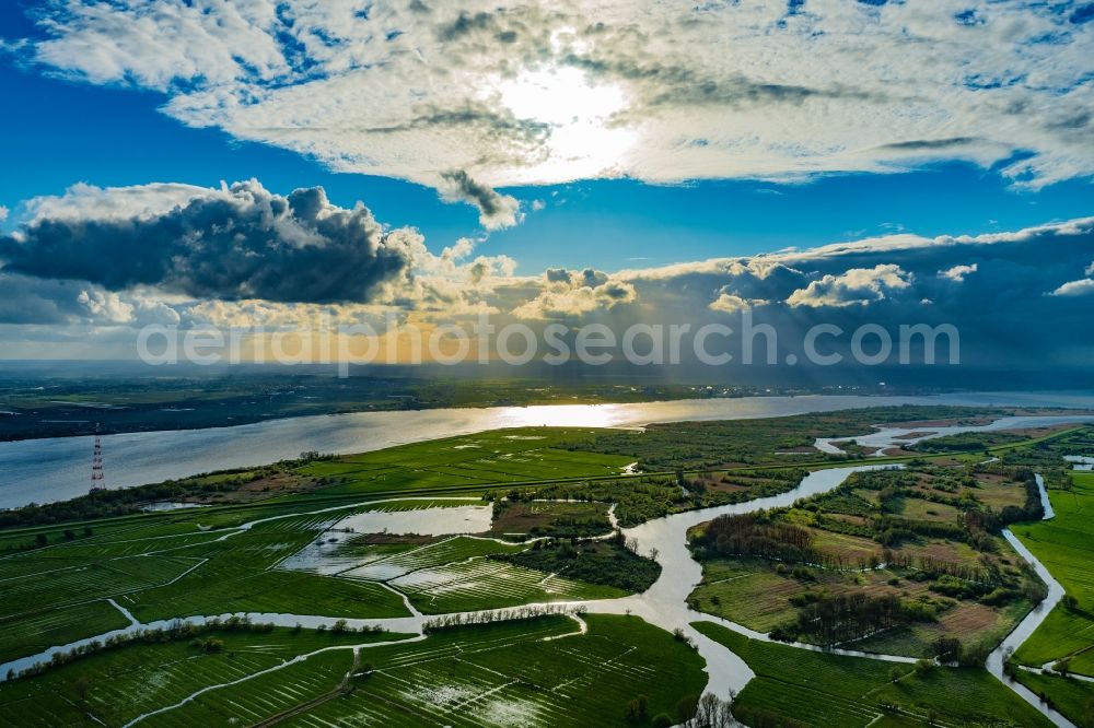 Aerial photograph Hetlingen - Sundown over Hetlingen in Wedel in the state Schleswig-Holstein, Germany