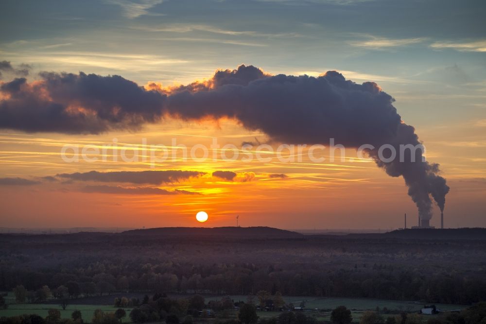 Aerial photograph Hünxe - Sunset over Voerde and Dinslaken with the STEAG power plant Voerde of Huenxe seen from the Ruhr area in North Rhine-Westphalia