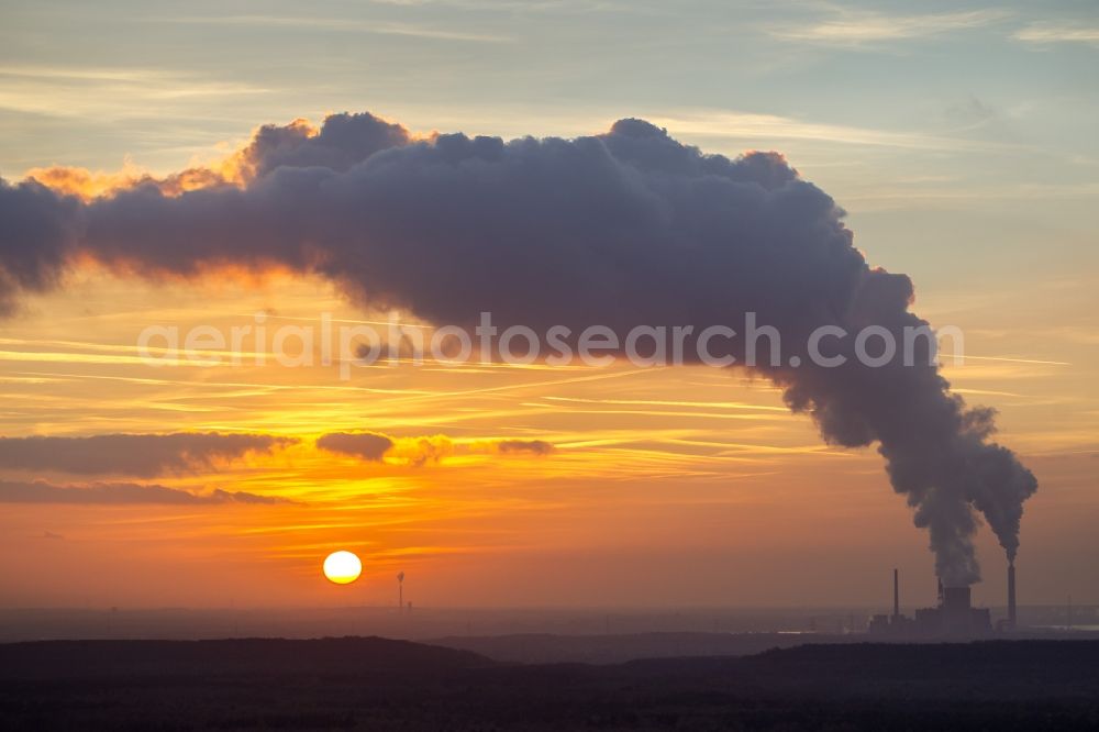 Hünxe from above - Sunset over Voerde and Dinslaken with the STEAG power plant Voerde of Huenxe seen from the Ruhr area in North Rhine-Westphalia