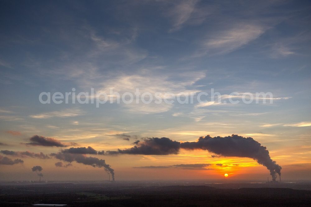 Aerial image Hünxe - Sunset over Voerde and Dinslaken with the STEAG power plant Voerde of Huenxe seen from the Ruhr area in North Rhine-Westphalia