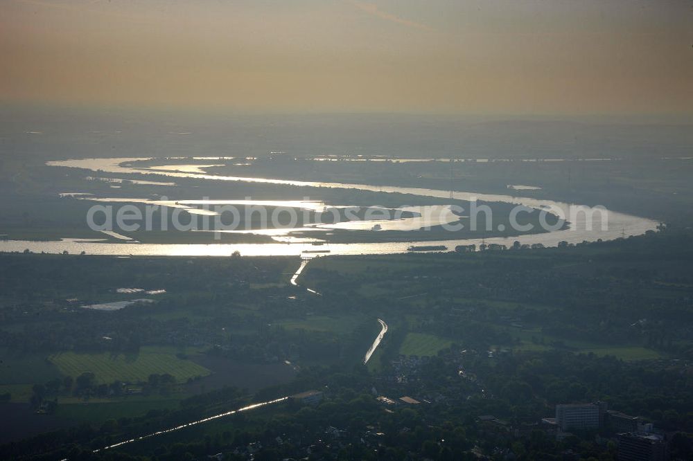 Aerial image Dinslaken - Sonnenuntergang an der Emscher, einem Nebenfluss des Rheins im Ruhrgebiet bei Dinslaken. Sunset at the Emscher, a tributary of the Rhine in the Ruhr at Dinslaken.