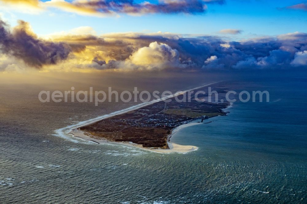 Aerial photograph Hörnum (Sylt) - Coastline on the sandy beach of North Sea by sunset in Hoernum (Sylt) on Island Sylt in the state Schleswig-Holstein, Germany