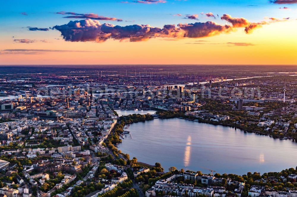 Aerial image Hamburg - Golden yellow colored horizon at sunset over the bank areas at the lake area of the aussenalster in the city center in Hamburg