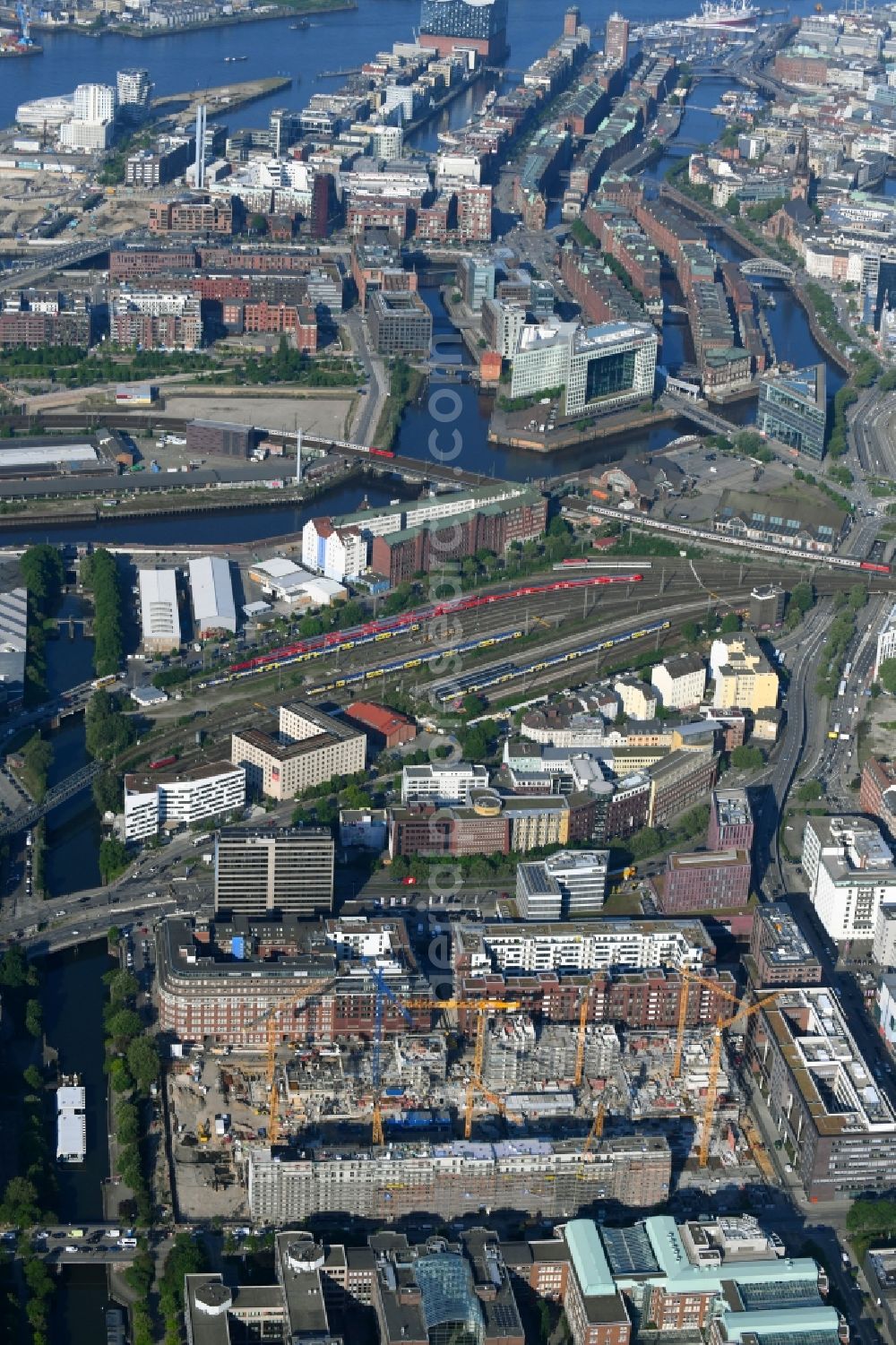 Aerial image Hamburg - Construction site to build a new multi-family residential complex Nagelsweg - Sonninstrasse in Hamburg, Germany