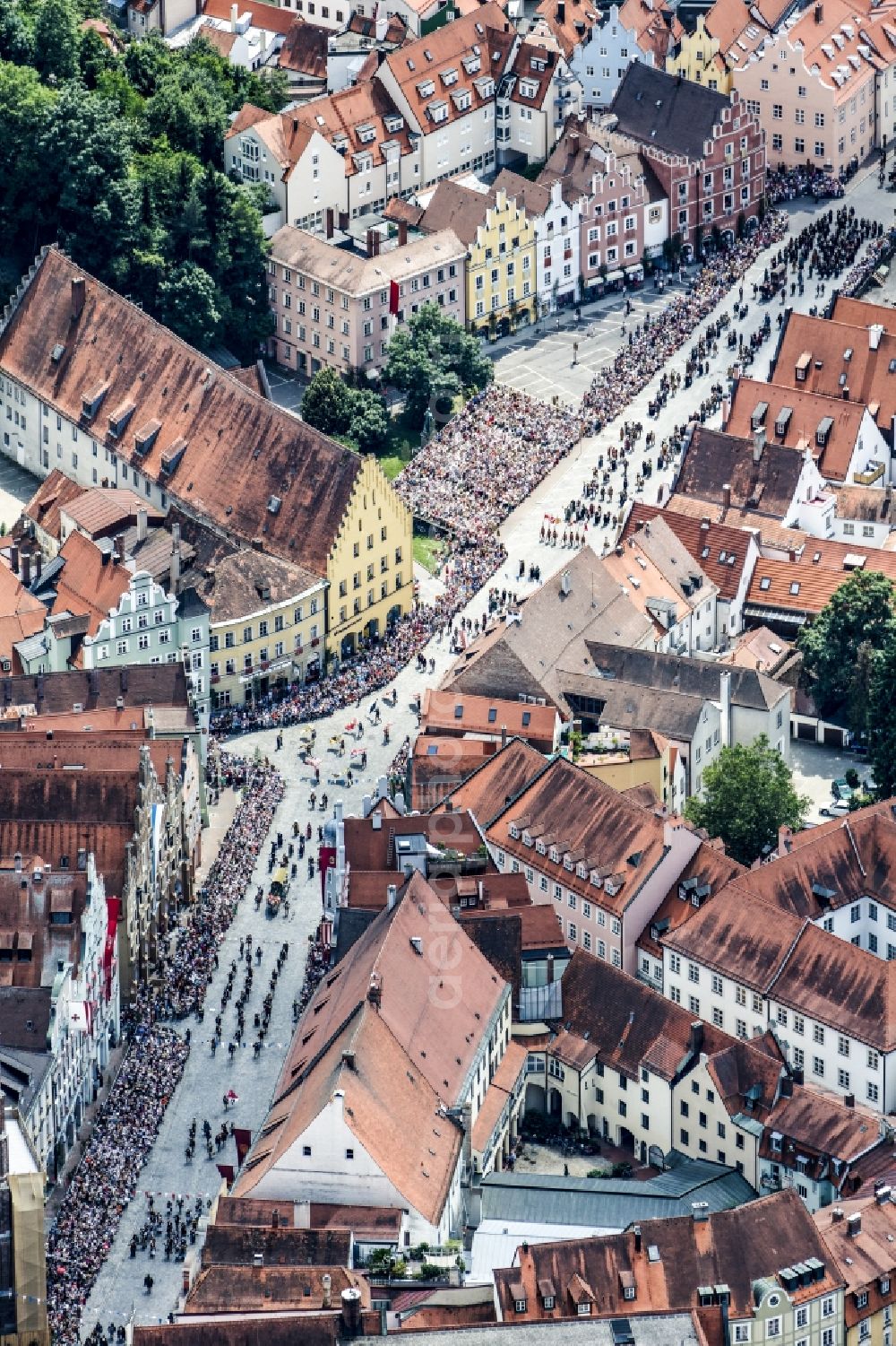 Aerial photograph Landshut - Sunday procession of the folk festival Landshuter Hochzeit through the old town of Landshut in Bavaria