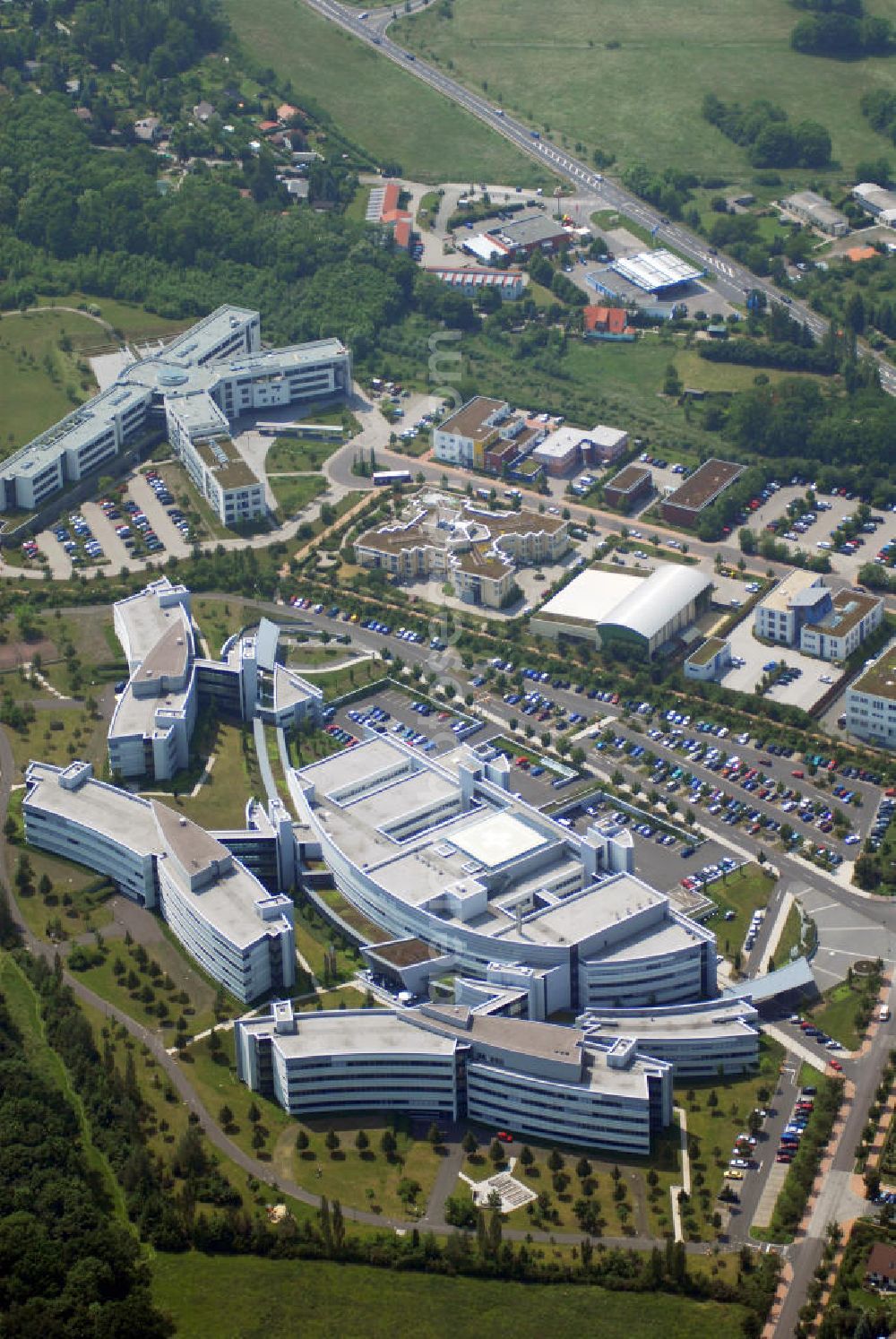 Aerial image Weimar - Blick auf das Sophien- und Hufeland-Klinikum in Weimar. Sophien- und Hufeland-Klinikum gGmbH, Henry-van-de-Velde-Straße 2, 99425 Weimar, Prokurist Herr Tomas Kallenbach, Tel.: 03643/ 57-0