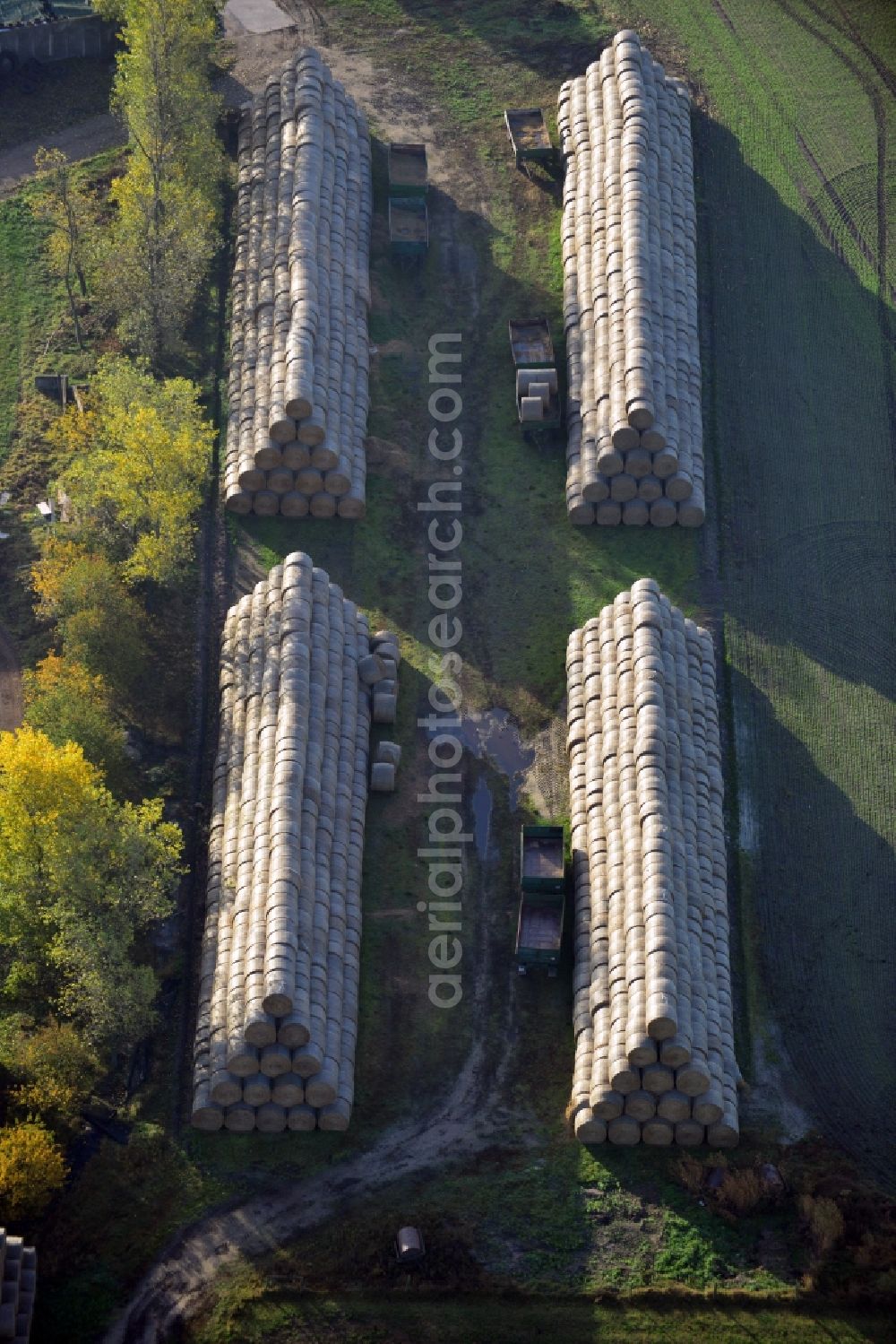 Aerial photograph Coblitz - View of well-ordered bales of straw in Coblitz in the state Saxony-Anhalt. These bales are located at the property of the cowshed in Colbitz