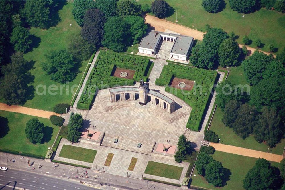 Aerial photograph Berlin-Tiergarten - Sowjet. Ehrenmal im Berliner Tiergarten.