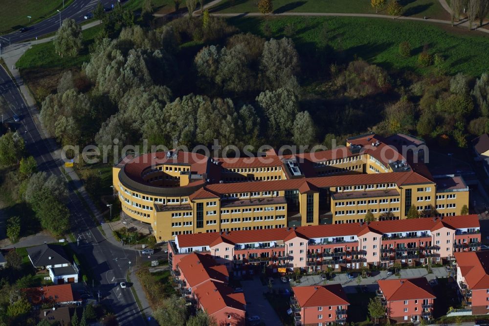 Hoppegarten OT Hönow from the bird's eye view: View of the building of the social insurance ihn the district of Hoenow in Hoppegarten in the state Brandenburg