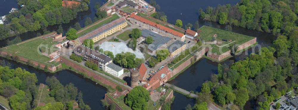 Berlin from above - Blick auf die Spandauer Zitadelle, einer der bedeutendsten und besterhaltenen Renaissancefestungen Europas mit Museum und großem Veranstaltungsbereich für Konzerte. View of Spandau Citadel, one of the most important and best preserved Renaissance fortresses in Europe with a museum and a large event area for concerts.