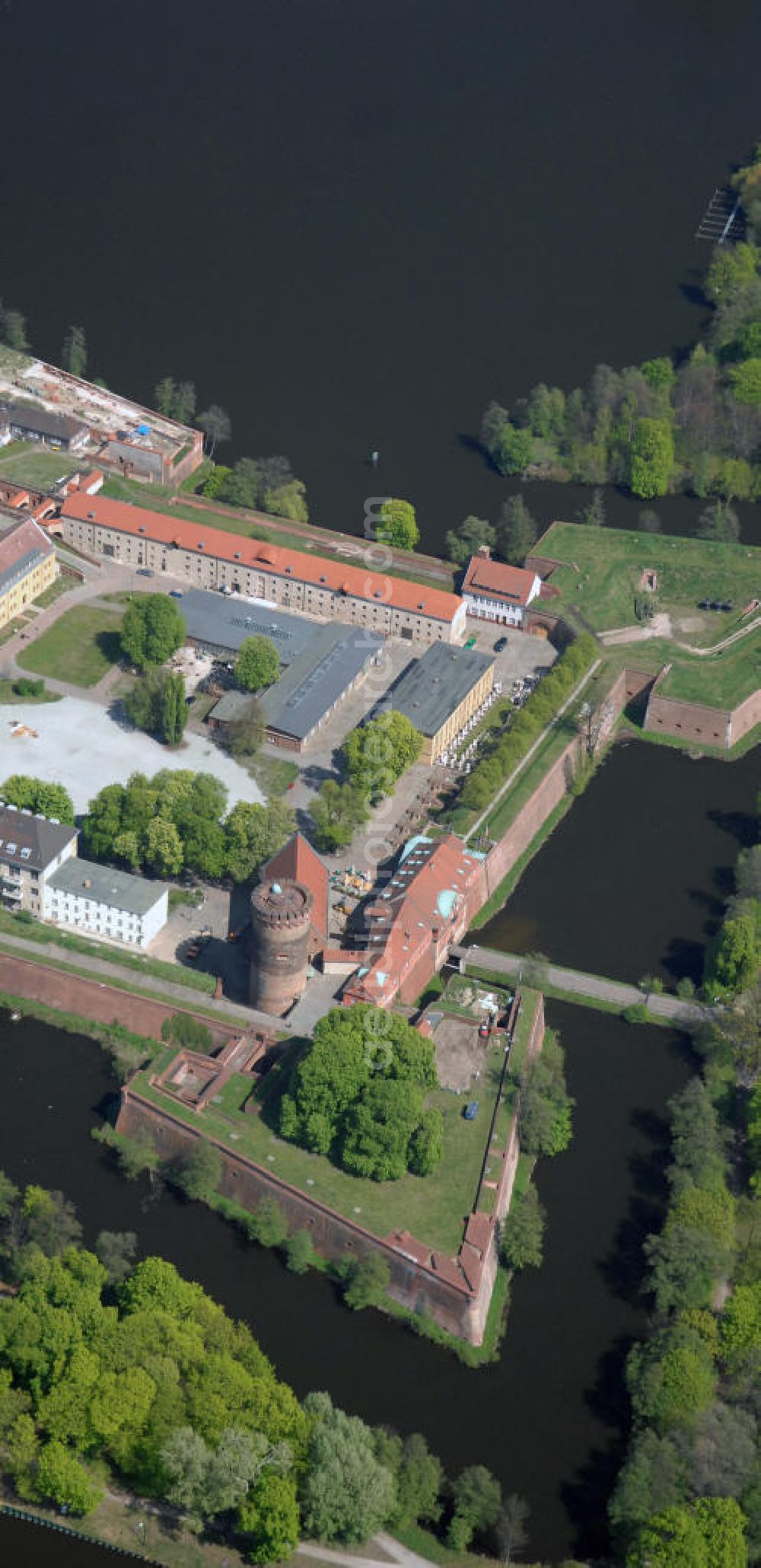 Aerial photograph Berlin - Blick auf die Spandauer Zitadelle, einer der bedeutendsten und besterhaltenen Renaissancefestungen Europas mit Museum und großem Veranstaltungsbereich für Konzerte. View of Spandau Citadel, one of the most important and best preserved Renaissance fortresses in Europe with a museum and a large event area for concerts.