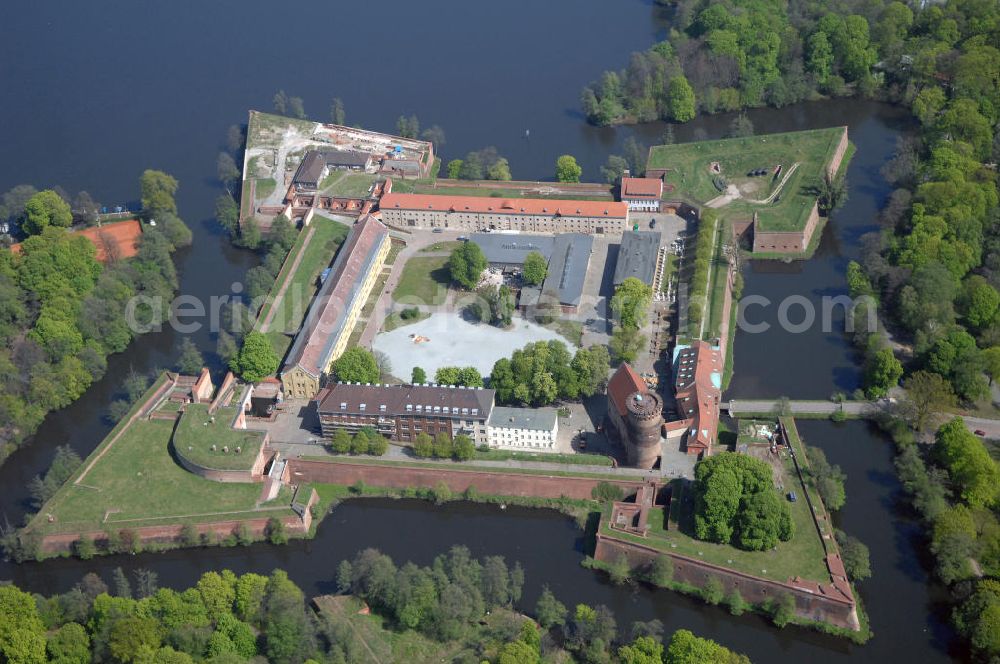 Berlin from above - Blick auf die Spandauer Zitadelle, einer der bedeutendsten und besterhaltenen Renaissancefestungen Europas mit Museum und großem Veranstaltungsbereich für Konzerte. View of Spandau Citadel, one of the most important and best preserved Renaissance fortresses in Europe with a museum and a large event area for concerts.