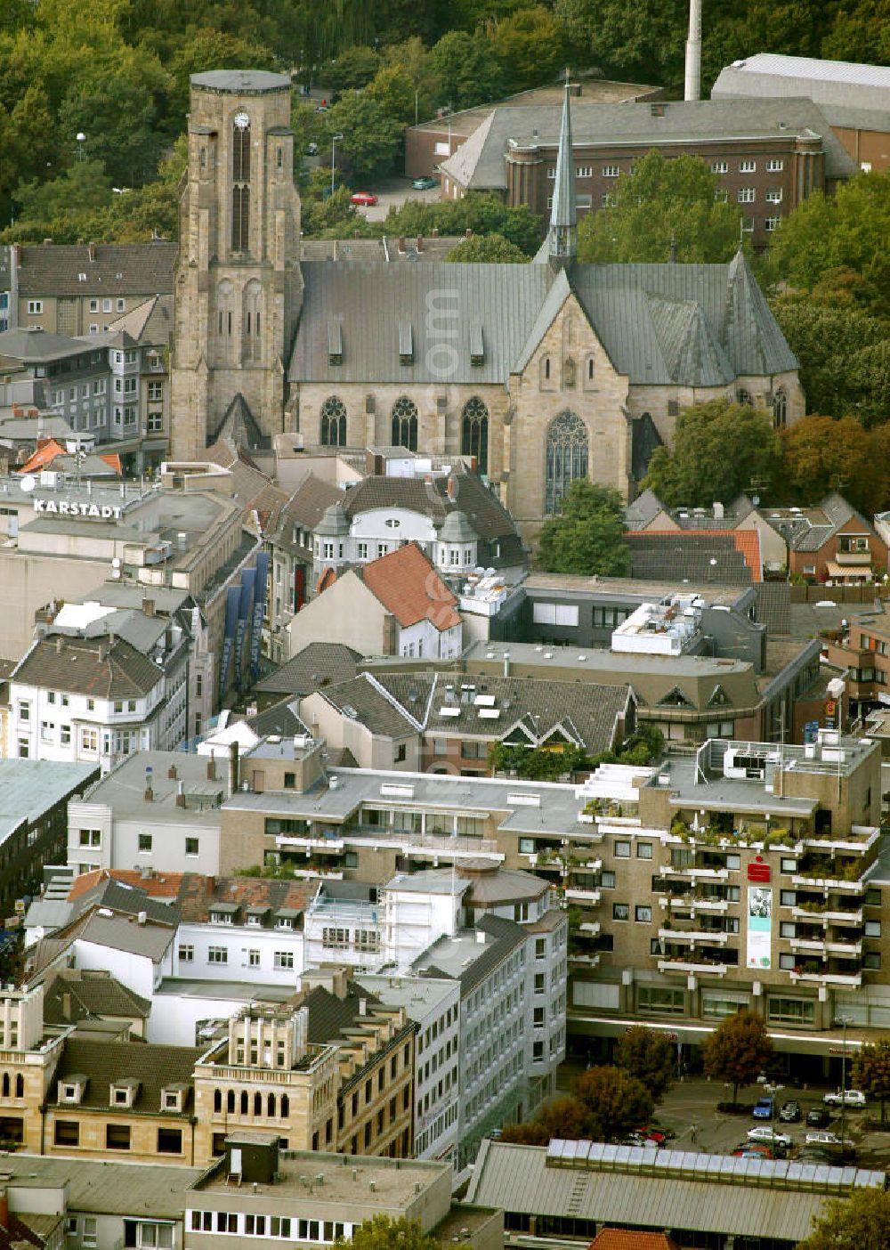 Gelsenkirchen from the bird's eye view: Blick auf die Stadt Gelsenkirchen mit der Sparkasse und der St.Urbanus Kirche im Stadtteil Gelsenkirchen-Buer. Die Kirche im Zentrumder Stadt wurde Ende des 19. Jahrhunderts in neugotischem Stil erbaut. Die Haube des Hauptturmes wurde im zweiten Weltkrieg zerstört. View to Gelsenkirchen with the Sparkase and the St. Urbanus church in the administrative district Gelsenkirchen-Buer. The church in the center of the city was build in the end of the 19. century in an neo-Gothic architecture. The cap of the main tower was destroyed in the second world war.