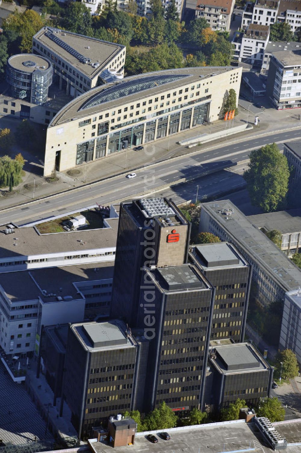 Hannover from above - Blick auf die Filialen der Sparkasse und der Volksbank am Raschplatz in Hannover. View to the subsidiary of the Sparkasse and the Volksbank at the Raschplatz in Hannover.