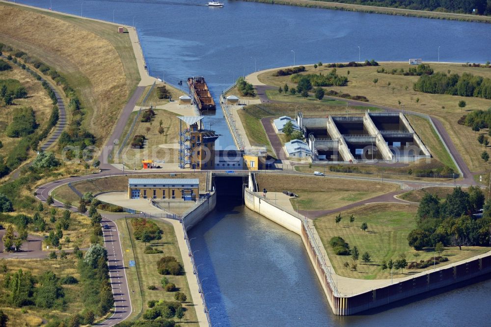 Aerial photograph Magdeburg - Thrift lock Rothensee in the Rothensee connection canal at the waterway cross Magdeburg in the state Saxony-Anhalt