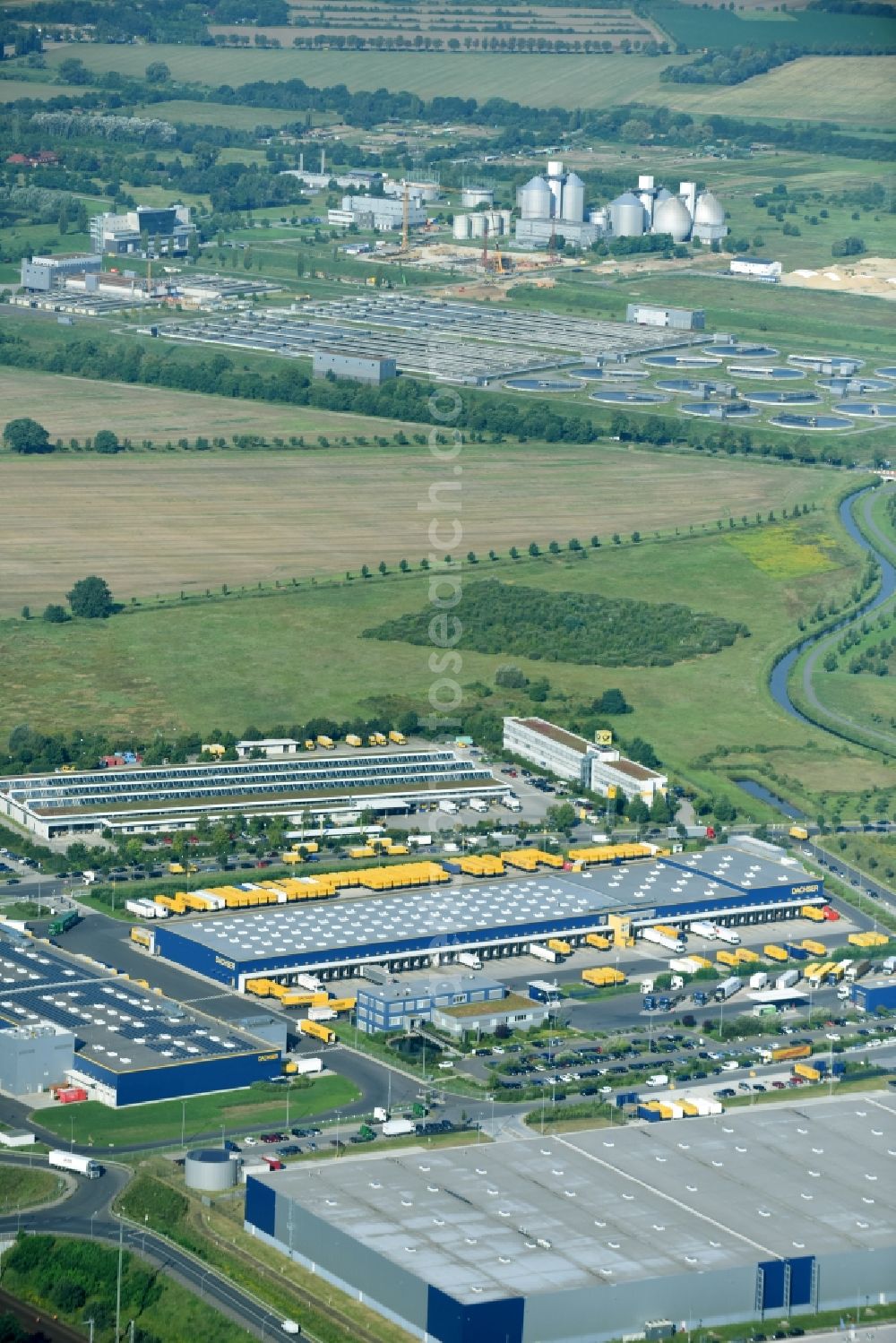 Schönefeld from the bird's eye view: Freight forwarding building a logistics and transport company DACHSER SE on Thomas-Dachser-Allee in Schoenefeld in the state Brandenburg, Germany