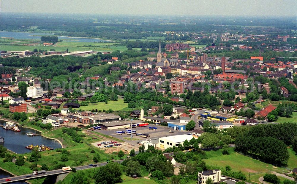 Wesel from the bird's eye view: Freight forwarding building a logistics and transport company Friedrich Duemmen GmbH & Co. KG in Wesel in the state North Rhine-Westphalia