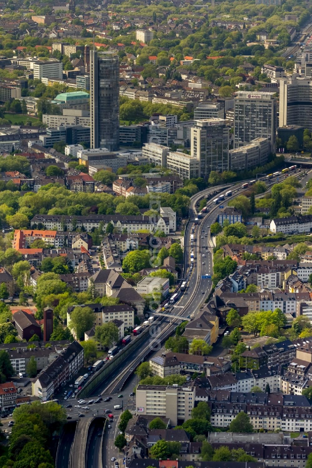 Aerial photograph Essen - View of the blocking of the freeway A 40 in Essen in the state of North Rhine-Westphalia