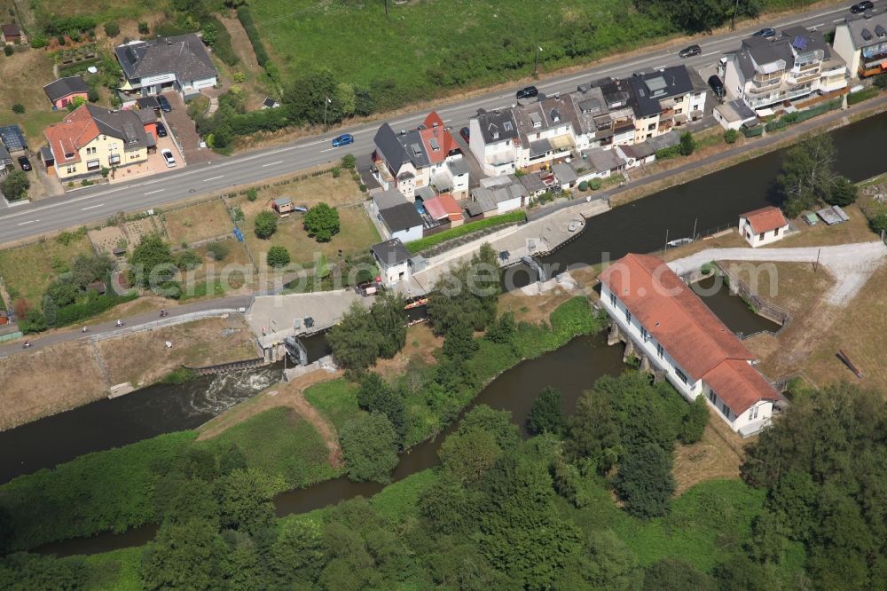 Fachbach from the bird's eye view: Lockage of the on Lahn in the district Auf der Oberau in Fachbach in the state Rhineland-Palatinate, Germany