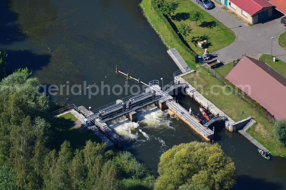 Lübbenau/Spreewald from the bird's eye view: Lockage of the Luebbenauer Schneidmuehlenfliess - Hauptspree in Luebbenau/Spreewald at Spreewald in the state Brandenburg, Germany