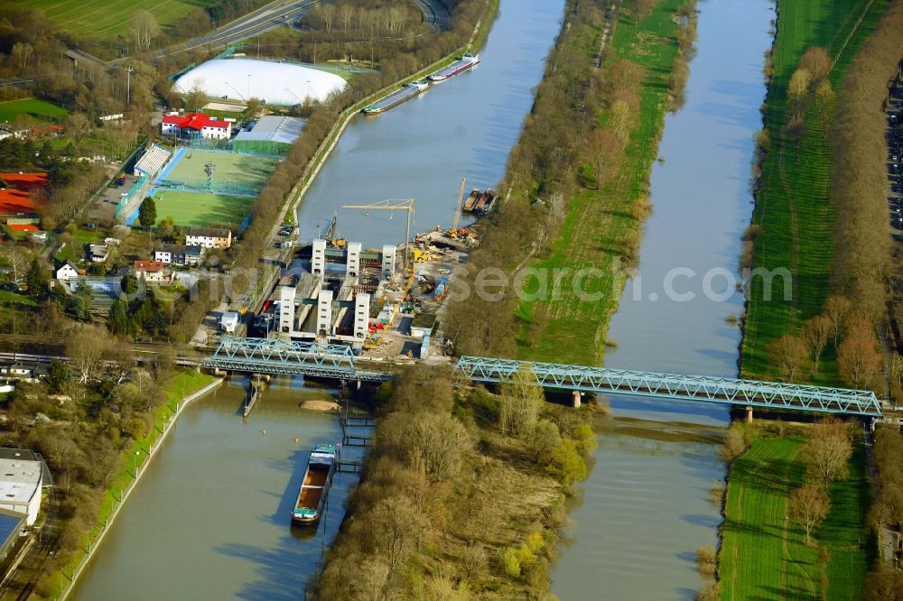 Mannheim from above - Barrage lock system Neckar lock Feudenheim on the Neckar in the district Feudenheim in Mannheim in the state Baden-Wurttemberg, Germany