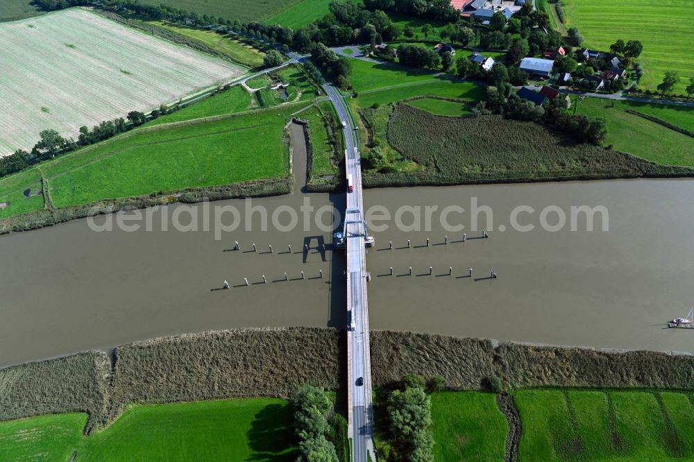 Geversdorf from the bird's eye view: Lockage of the of Oste in the district Itzwoerden in Geversdorf in the state Lower Saxony, Germany