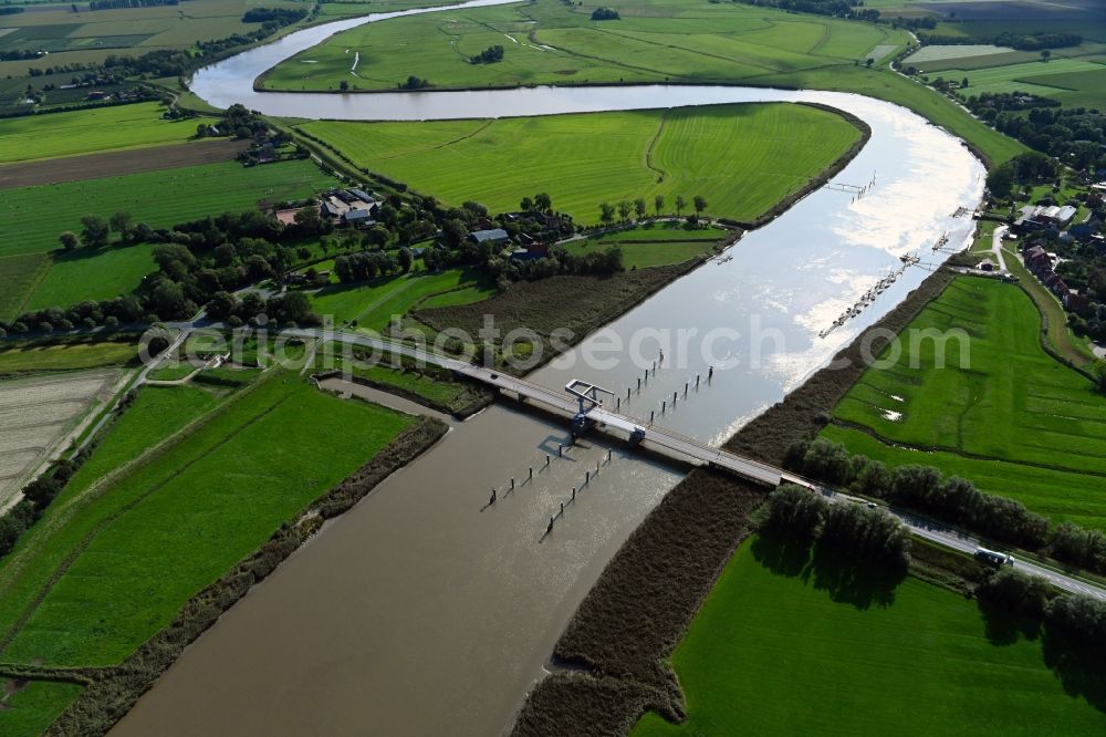 Aerial photograph Geversdorf - Lockage of the of Oste in the district Itzwoerden in Geversdorf in the state Lower Saxony, Germany