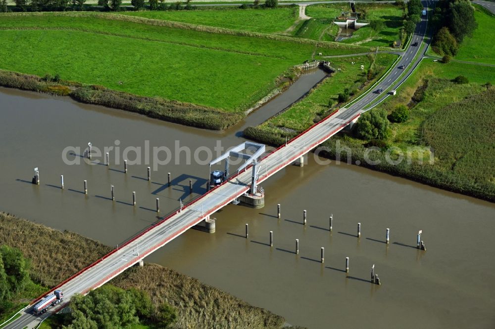 Aerial photograph Geversdorf - Lockage of the of Oste in the district Itzwoerden in Geversdorf in the state Lower Saxony, Germany