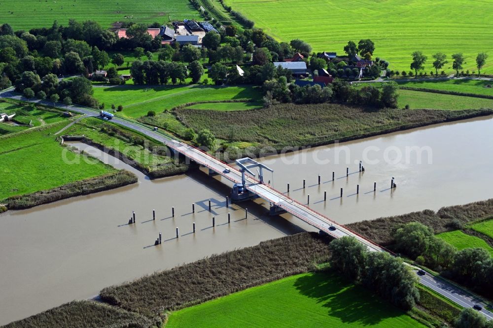 Aerial image Geversdorf - Lockage of the of Oste in the district Itzwoerden in Geversdorf in the state Lower Saxony, Germany