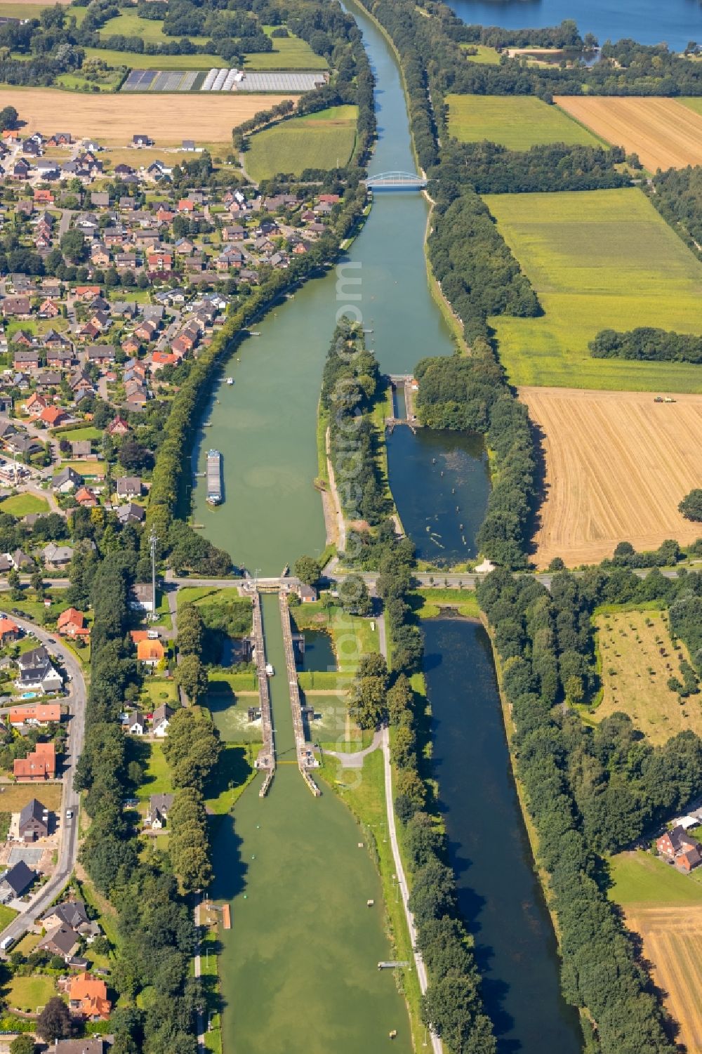 Hörstel from the bird's eye view: Lockage of the Schleuse Bevergern on Mittellondkonal An den Schleusen in the district Bevergern in Hoerstel in the state North Rhine-Westphalia, Germany